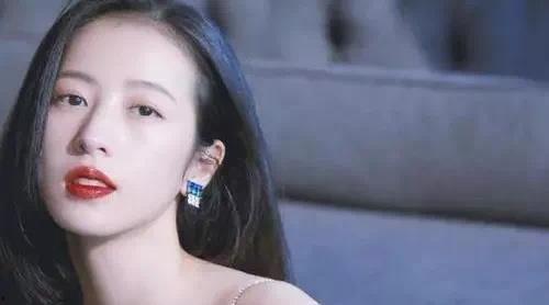 圈内大爆料周雨彤,圈内大爆料背后的璀璨星途 第3张 圈内大爆料周雨彤,圈内大爆料背后的璀璨星途 第3张